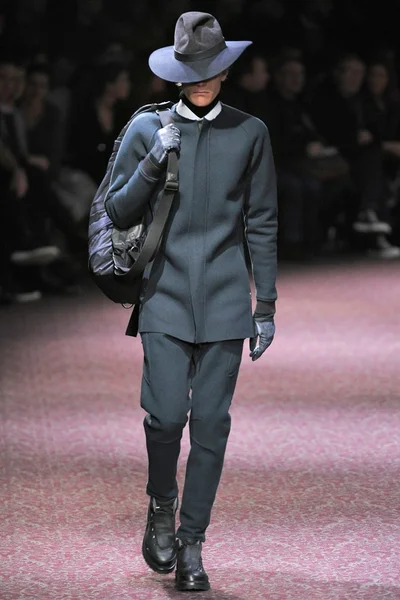 Look 27
